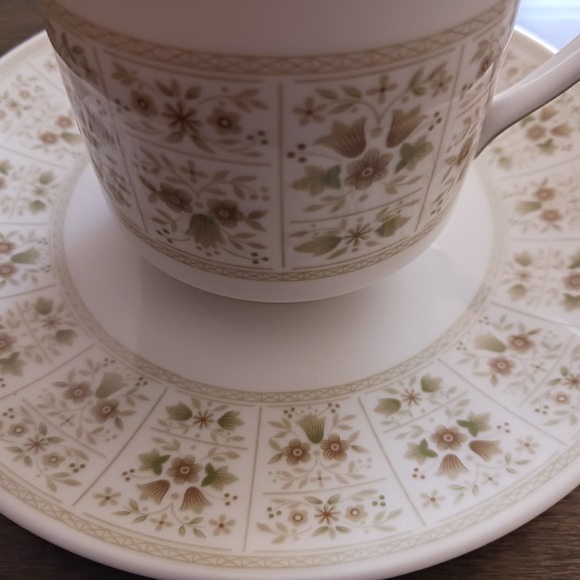 Vintage Royal Doulton Fine Bone China Samarra Flat Cup and Saucer Set - Picture 8 of 9